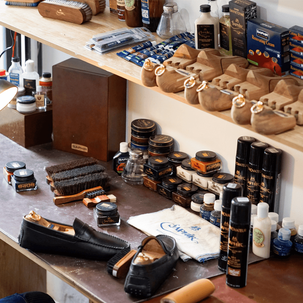 Vệ sinh giày da
